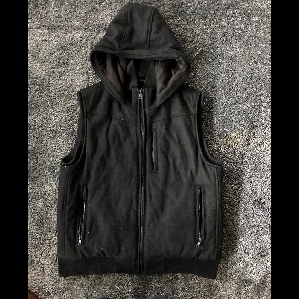 Black rivet men’s vest